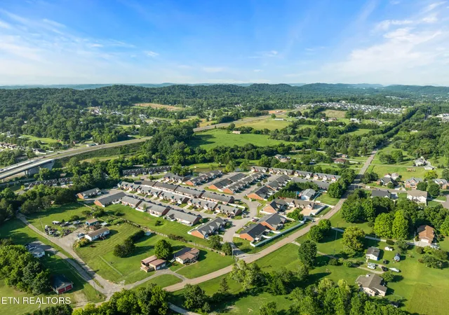 2nd image of 8100 Gatekeeper Wy, Knoxville, TN 37931