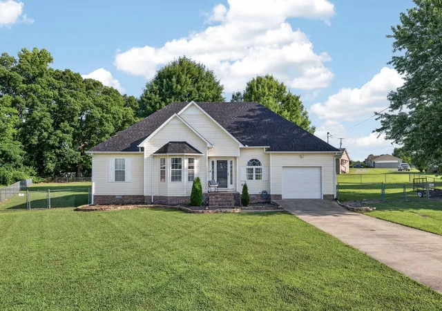 Homes for sale in Fayetteville, TN | 6 Robinwood Dr, Fayetteville, TN 37334 | MLS# 3260204