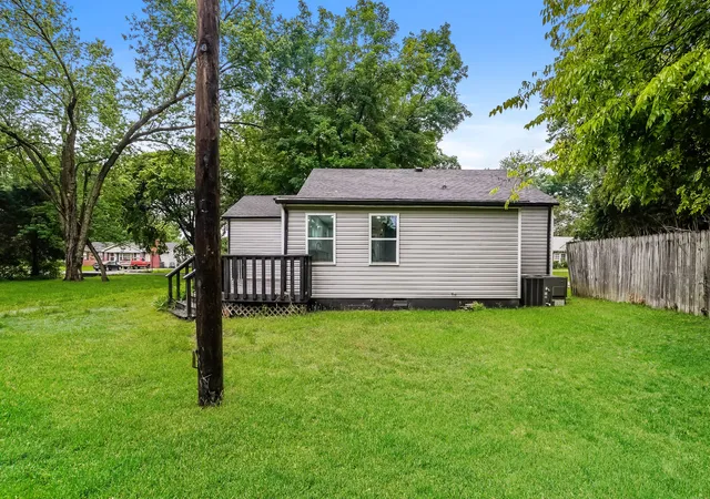 Homes for sale in Hopkinsville, KY | 120 White St, Hopkinsville, KY 42240 | MLS# 3260984