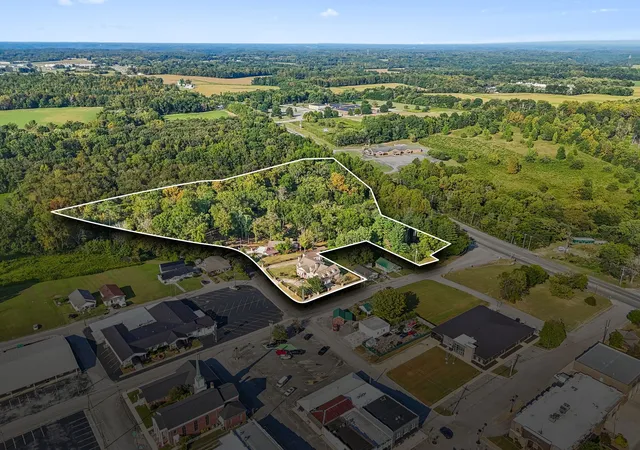 Photo 100 of Single family home for sale at 200 Holmes Crk Rd, Smithville, TN 37166 | MLS# 3260325 | Listing updated on 2026-09-12