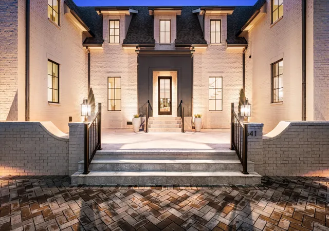 Photo 2 of Mansion for sale at 641 Brook Holw Rd, Nashville, TN 37205 | MLS# 3262709 | Listing updated on 2026-08-22