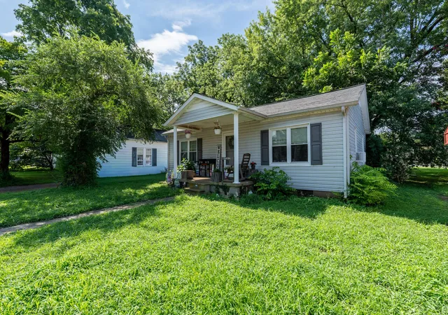 2nd image of 315 Debus St, Lawrenceburg, TN 38464 | MLS# 3285776