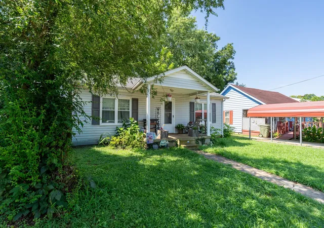 3rd image of 315 Debus St, Lawrenceburg, TN 38464 | MLS# 3285776