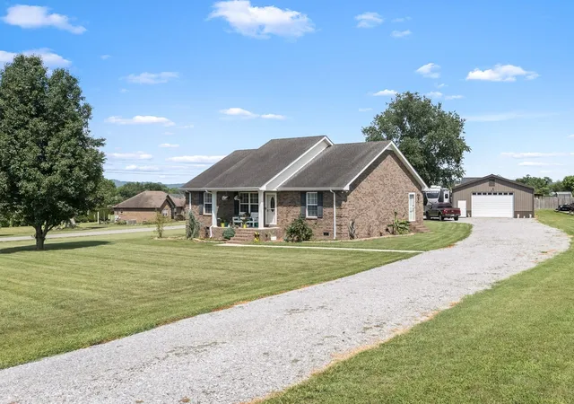 Homes for sale in Castalian Springs, TN | 1012 Peak Dr, Castalian Springs, TN 37031 | MLS# 3260355