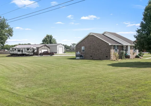Homes for sale in Castalian Springs, TN | 1012 Peak Dr, Castalian Springs, TN 37031 | MLS# 3260355