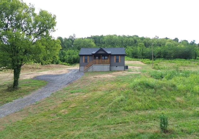 Homes for sale in Gainesboro, TN | 817 Smith Bend Ln, Gainesboro, TN 38562 | MLS# 3260507