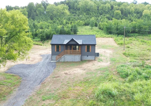 Homes for sale in Gainesboro, TN | 817 Smith Bend Ln, Gainesboro, TN 38562 | MLS# 3260507