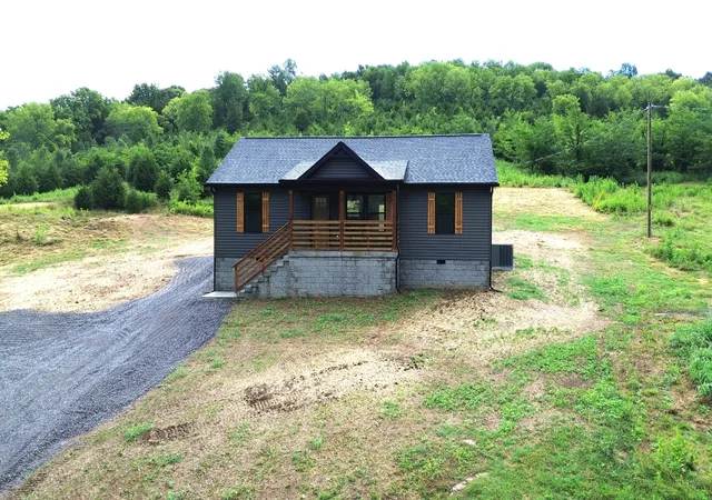 Homes for sale in Gainesboro, TN | 817 Smith Bend Ln, Gainesboro, TN 38562 | MLS# 3260507