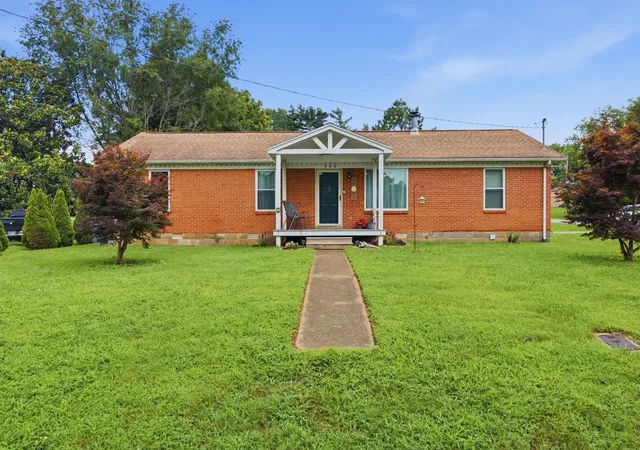 Homes for sale in Columbia, TN | 200 Davis Dr, Columbia, TN 38401 | MLS# 3264281