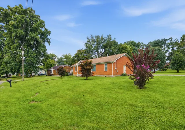 Homes for sale in Columbia, TN | 200 Davis Dr, Columbia, TN 38401 | MLS# 3264281