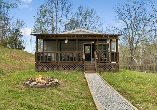 2nd image of 805 Harris Rd, Dickson, TN 37055 | MLS# 3260502