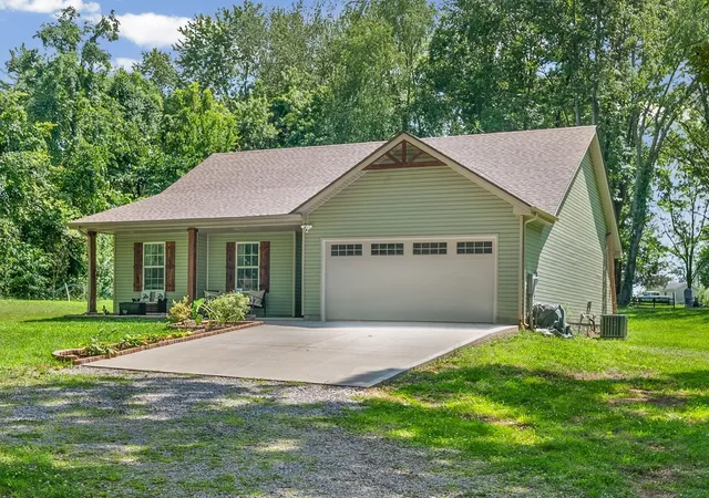 Photo 3 of Single family home for sale at 1691 Hugh Hunter Rd, Oak Grove, KY 42262 | MLS# 3260436 | Listing updated on 2026-10-03