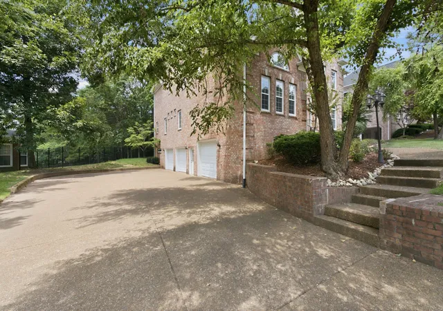 Photo 3 of Single family home for sale at 1667 Kirkwood Pl, Brentwood, TN 37027 | MLS# 3261046 | Listing updated on 2026-08-20
