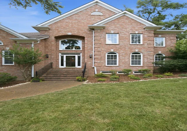 Photo 4 of Single family home for sale at 1667 Kirkwood Pl, Brentwood, TN 37027 | MLS# 3261046 | Listing updated on 2026-08-20