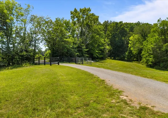 Homes for sale in Cumberland City, TN | 4251 Spring Valley Rd, Cumberland City, TN 37050 | MLS# 3263208