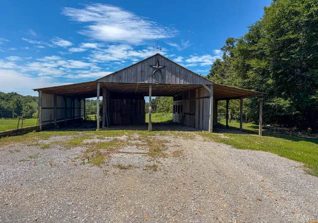Photo 2 of Sale Pending at 285 Calvert Ridge Rd, Westmoreland, TN 37186 | MLS# 3260463 | Listing updated on 2026-09-13