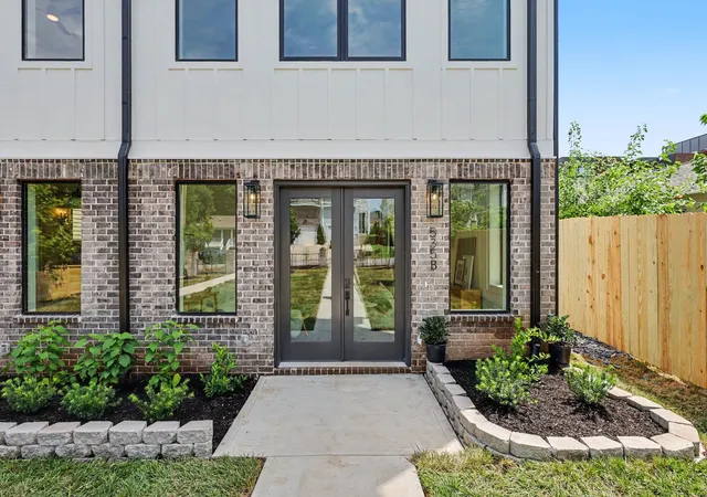 Photo 2 of Townhouse for sale at 535b Moore Ave, Nashville, TN 37203 | MLS# 3272071 | Listing updated on 2026-08-20
