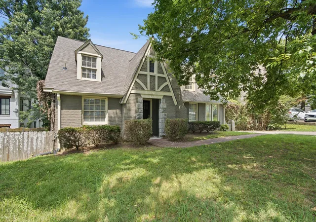 Photo 3 of Single family home for sale at 517 Chesterfield Ave, Nashville, TN 37212 | MLS# 3260621 | Listing updated on 2026-09-08
