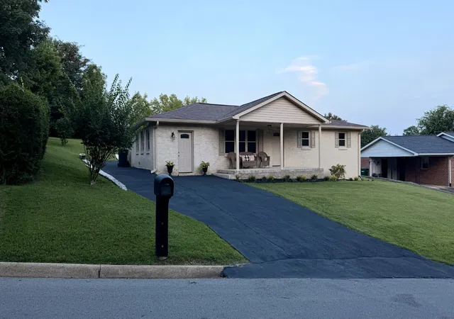 Homes for sale in Pulaski, TN | 1025 N 3rd St, Pulaski, TN 38478 | MLS# 3260650