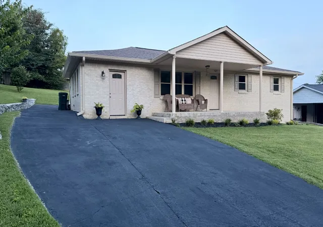 Homes for sale in Pulaski, TN | 1025 N 3rd St, Pulaski, TN 38478 | MLS# 3260650