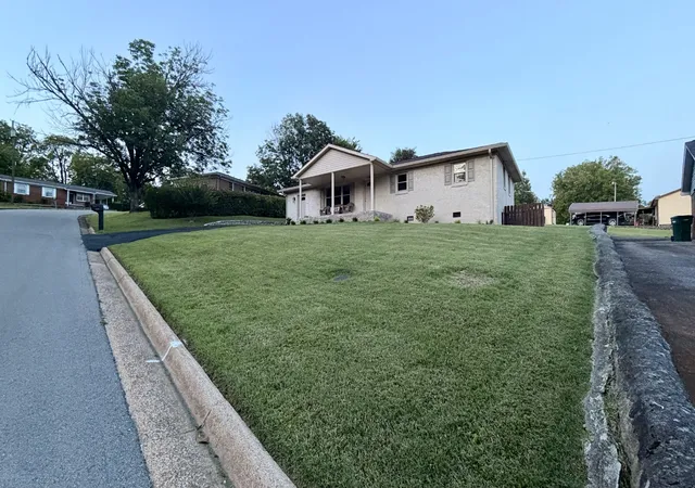 Homes for sale in Pulaski, TN | 1025 N 3Rd St, Pulaski, TN 38478 | MLS# 3260650