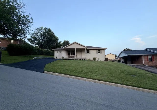 Homes for sale in Pulaski, TN | 1025 N 3Rd St, Pulaski, TN 38478 | MLS# 3260650