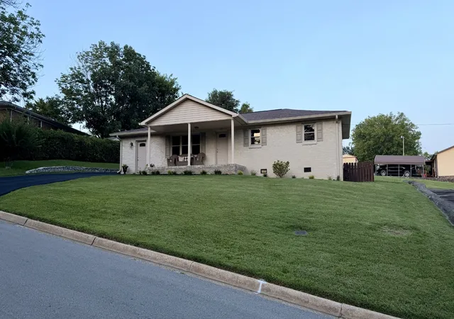 Homes for sale in Pulaski, TN | 1025 N 3Rd St, Pulaski, TN 38478 | MLS# 3260650