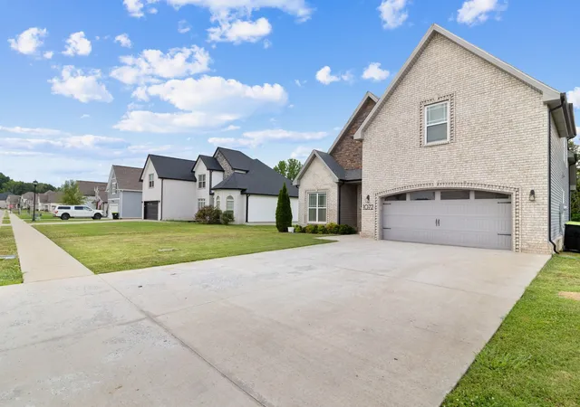 Homes for sale in Clarksville, TN | 1072 Chagford Dr, Clarksville, TN 37043 | MLS# 3260528