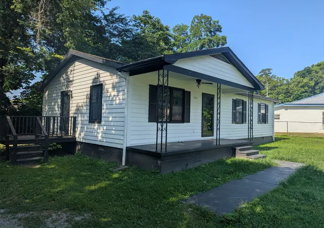 Homes for sale in Fayetteville, TN | 306 Hamilton St, Fayetteville, TN 37334 | MLS# 3260531