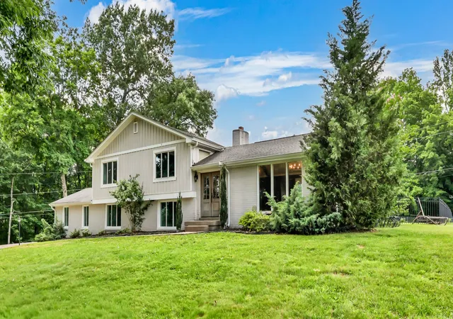 Photo 2 of Single family home for sale at 1433 Keesee Rd, Clarksville, TN 37040 | MLS# 3260555 | Listing updated on 2026-08-28
