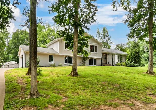 Photo 3 of Single family home for sale at 1433 Keesee Rd, Clarksville, TN 37040 | MLS# 3260555 | Listing updated on 2026-08-28