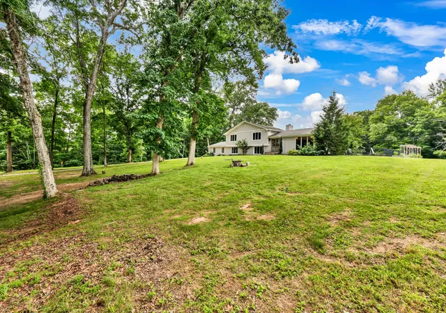 Photo 3 of Single family home for sale at 1433 Keesee Rd, Clarksville, TN 37040 | MLS# 3260555 | Listing updated on 2026-08-28