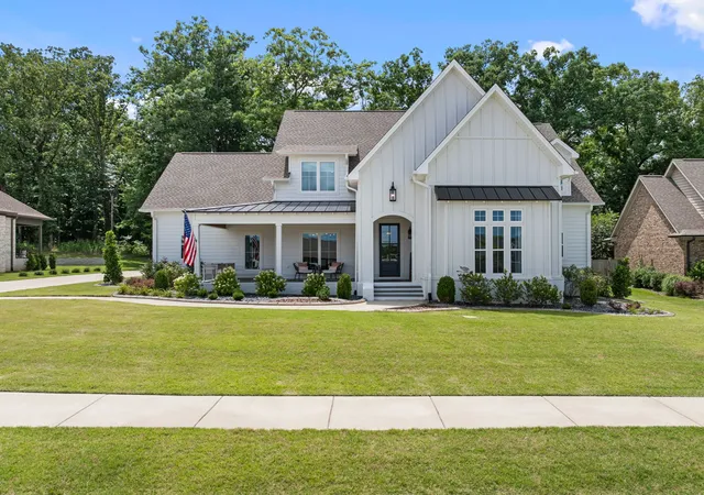 Homes for sale in Florence, AL | 228 Chestnut Oak Dr, Florence, AL 35633 | MLS# 3260589