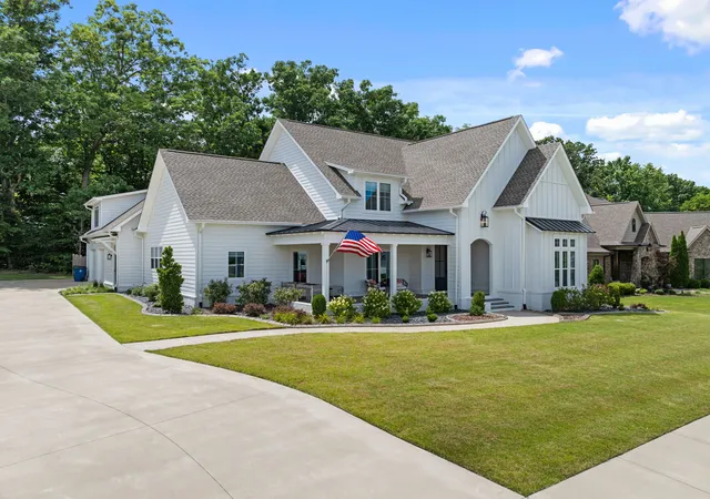 Homes for sale in Florence, AL | 228 Chestnut Oak Dr, Florence, AL 35633 | MLS# 3260589