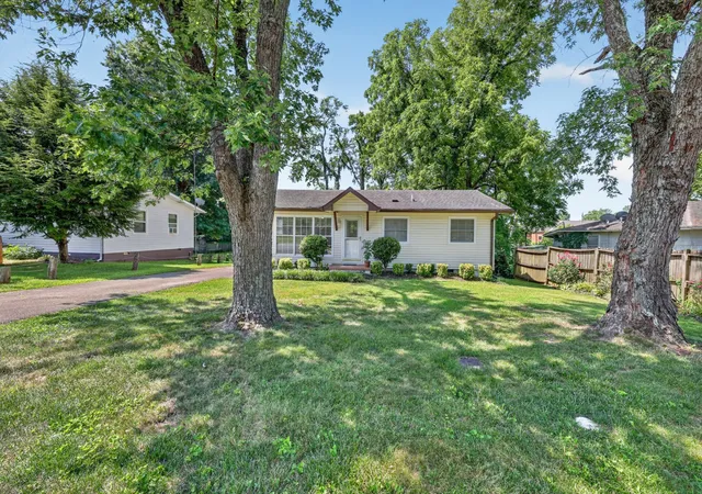 Homes for sale in Gallatin, TN | 402 Joann St, Gallatin, TN 37066 | MLS# 3262649