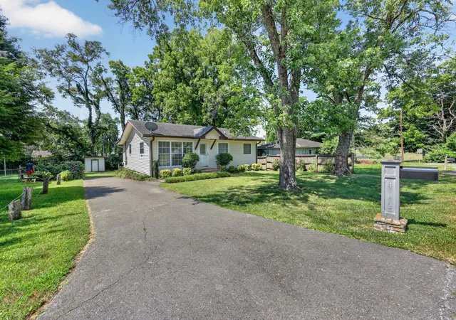 Homes for sale in Gallatin, TN | 402 Joann St, Gallatin, TN 37066 | MLS# 3262649