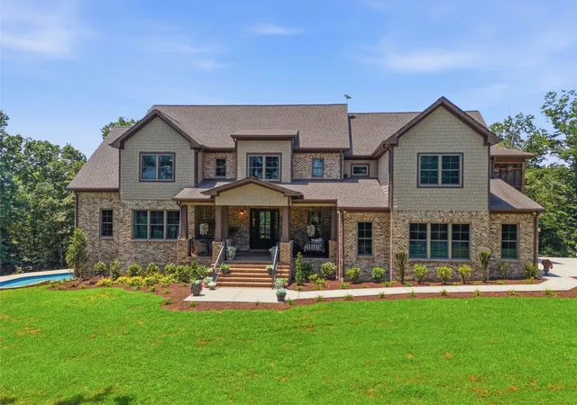 Homes for sale in White Bluff, TN | 1370 Leatherwood Rd, White Bluff, TN 37187 | MLS# 3261386