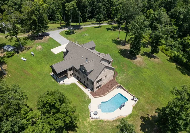 Homes for sale in White Bluff, TN | 1370 Leatherwood Rd, White Bluff, TN 37187 | MLS# 3261386
