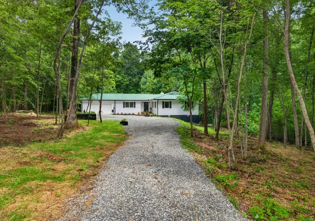 3rd image of 41 Jump Off Pl, Monterey, TN 38574 | MLS# 3270707