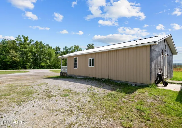 Homes for sale in Pikeville, TN | 1424 Bellview Rd, Pikeville, TN 37367 | MLS# 3260685
