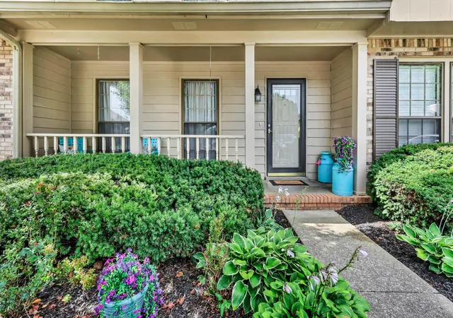 Homes for sale in Clarksville, TN | 2172 Memorial Dr #A6, Clarksville, TN 37043 | MLS# 3263147