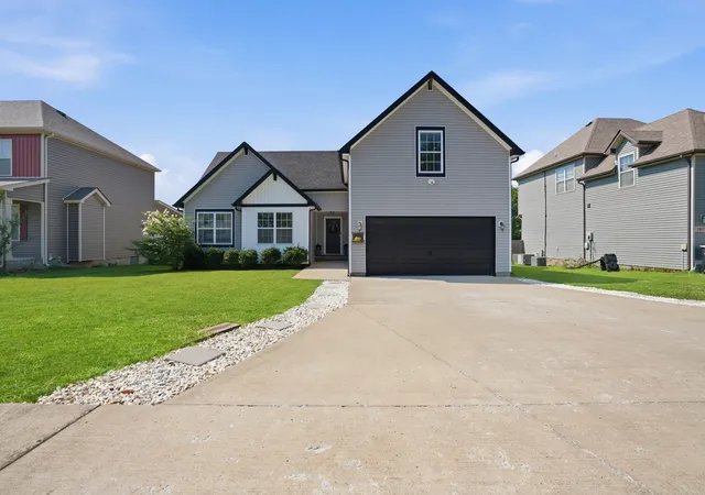 Homes for sale in Clarksville, TN | 1871 Rains Rd, Clarksville, TN 37042 | MLS# 3262041