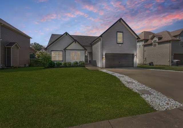 Homes for sale in Clarksville, TN | 1871 Rains Rd, Clarksville, TN 37042 | MLS# 3262041