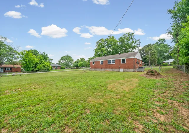 Single family home for sale at 9 Lealand Dr, Clarksville, TN 37042 | MLS# 3261182