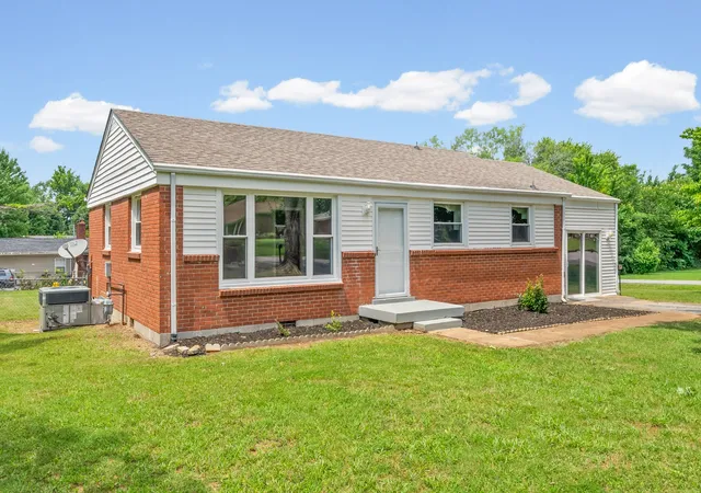 Photo 3 of Single family home for sale at 9 Lealand Dr, Clarksville, TN 37042 | MLS# 3261182 | Listing updated on 2026-09-01