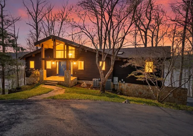 Homes for sale in Dover, TN | 203 Whispering Hills Dr, Dover, TN 37058 | MLS# 3261000