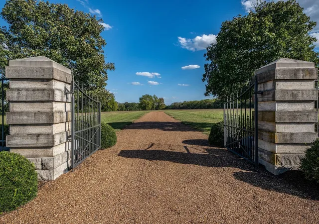 Photo 2 of Mansion for sale at 1711 Old Hillsboro Rd, Franklin, TN 37069 | MLS# 3261021 | Listing updated on 2026-07-06