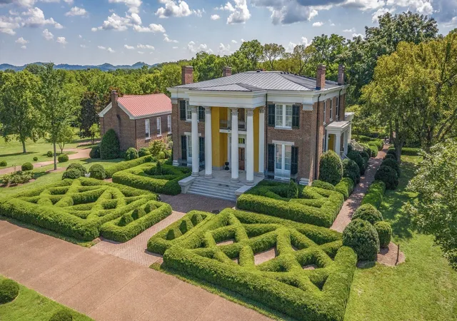 Photo 3 of Single family home for sale at 1711 Old Hillsboro Rd, Franklin, TN 37069 | MLS# 3261021 | Listing updated on 2026-07-06