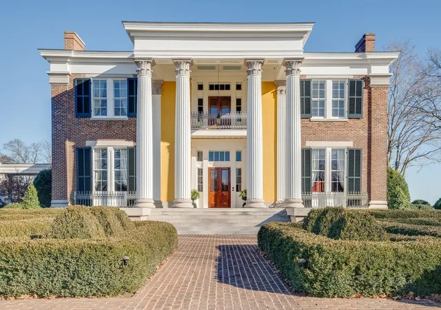 Photo 4 of Single family home for sale at 1711 Old Hillsboro Rd, Franklin, TN 37069 | MLS# 3261021 | Listing updated on 2026-07-06