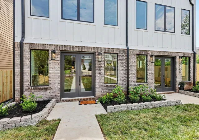 2nd image of 535a Moore Ave, Nashville, TN 37203 | MLS# 3272070